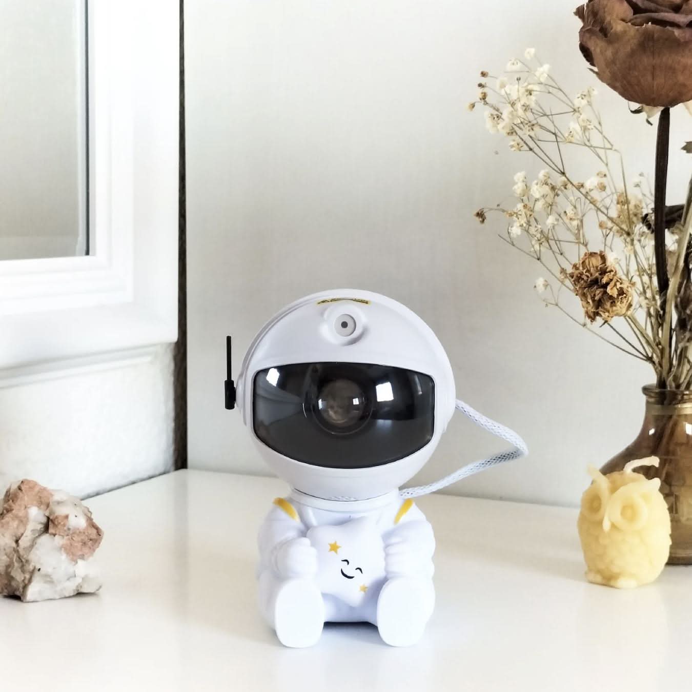 STELLORA™ – Cosmic Astronaut Galaxy Lamp