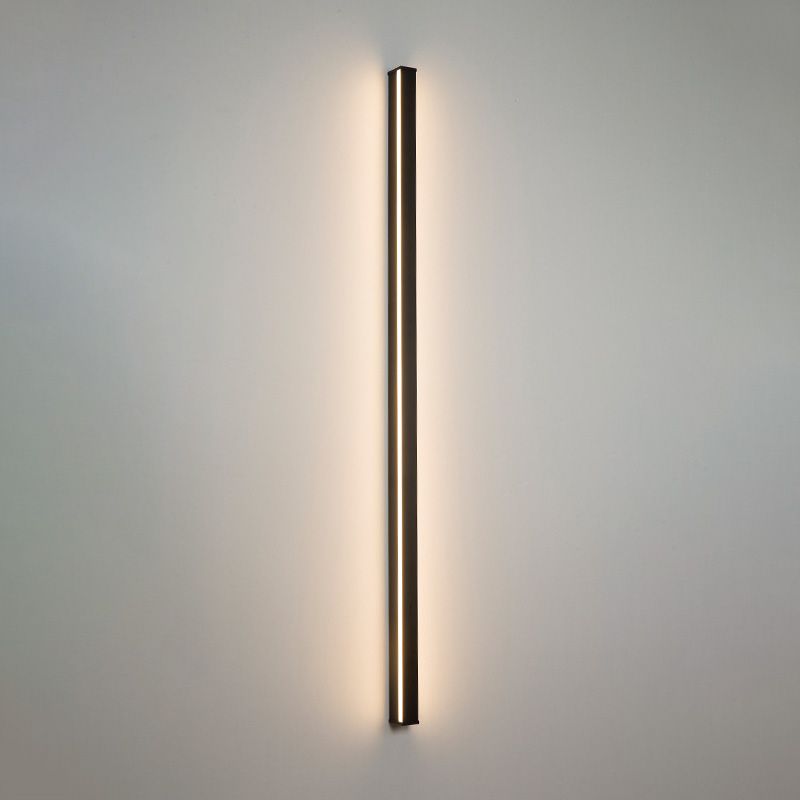 Linear LED Wall Lamp with Matte Finish